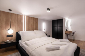 E56 Queen's Boutique Apartment,best Location by BQA